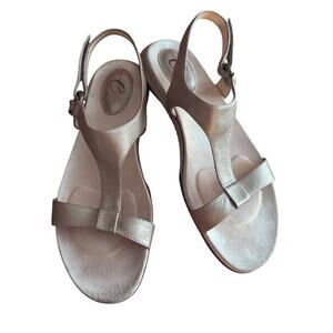 Easy Spirit Sandals 8 Narrow Leather Gold Strappy Low Wedge Comfort